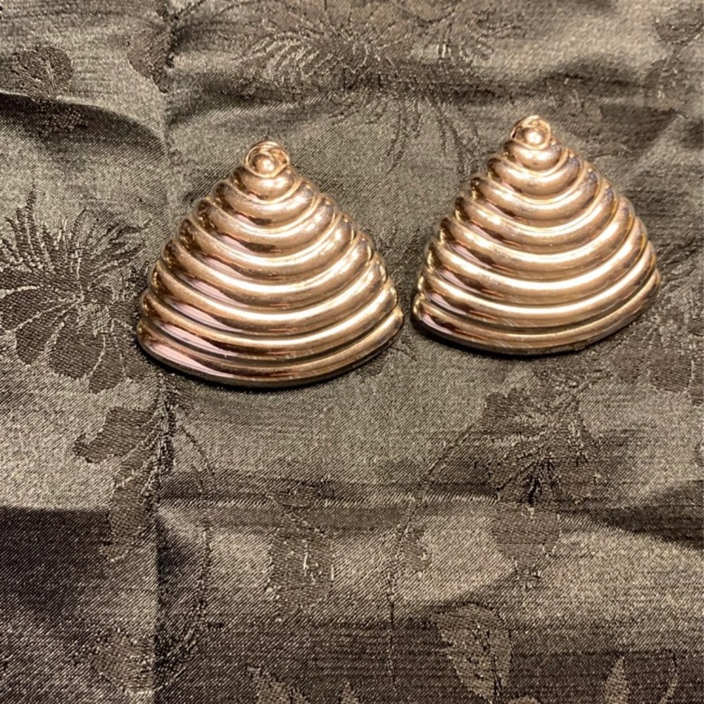 VTG Monet clip earrings